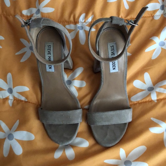 Steve Madden Taupe Heels 7.5 - Picture 2 of 5